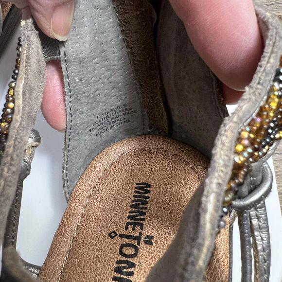 Minnetonka Sandals Womans 9 Beaded Flats Leather Brown Ankle Thong Bohemian - Picture 8 of 9